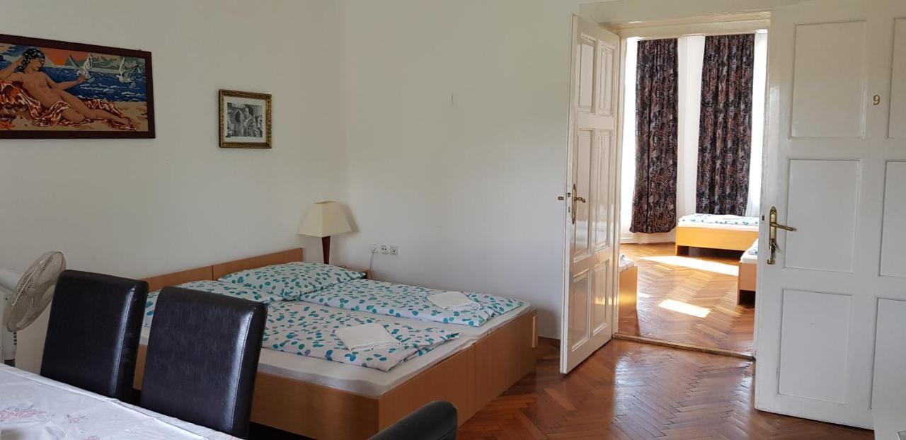 Eva Guest house *